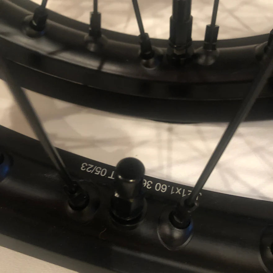 Surron Ultra Bee 21-18 wheelset with tires